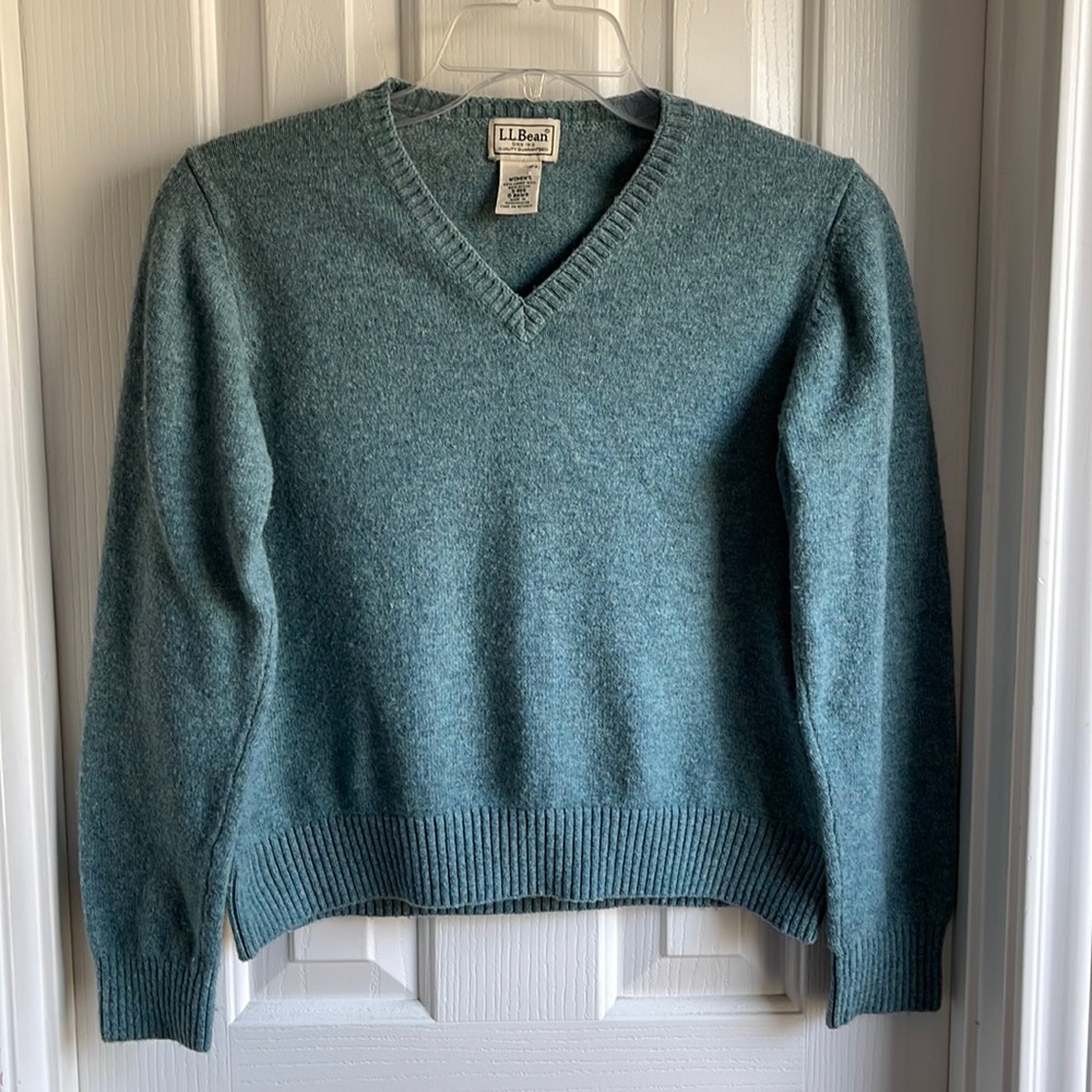 LL Bean Lambs Wool V Neck Sweater Size S